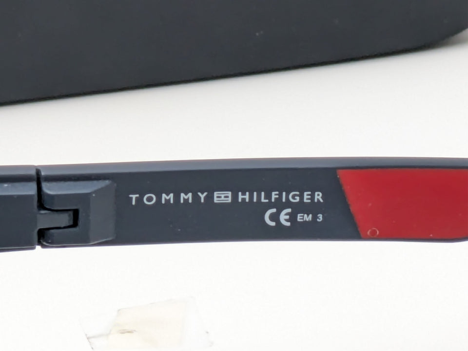 Óculos de sol Tommy Hilfiger TH 1556/S 8RUKU armação Havana escura com lentes azuis 56mm